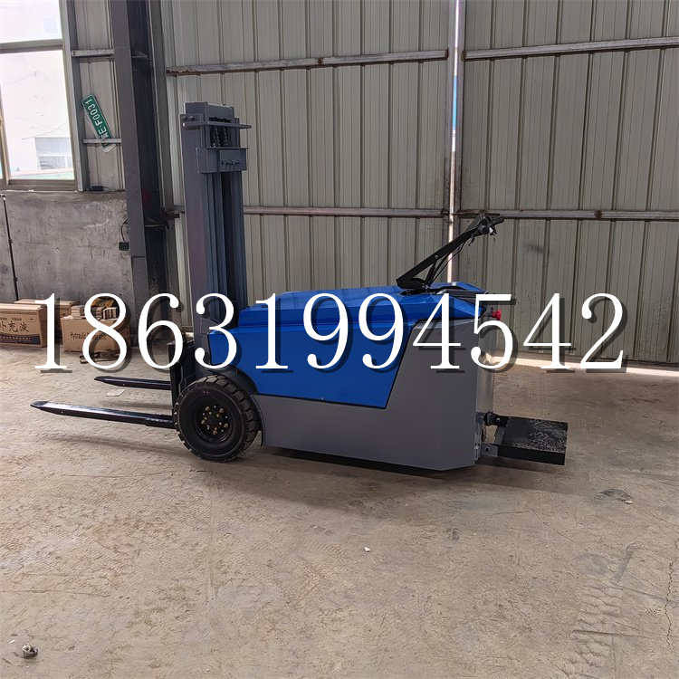 西岗区全电动叉车插腿式堆高车液压装卸车1.5吨升高小型站驾式铲车